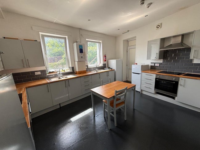 Double Rooms-All Bills Included–Bi Weekly Cleans Main Photo