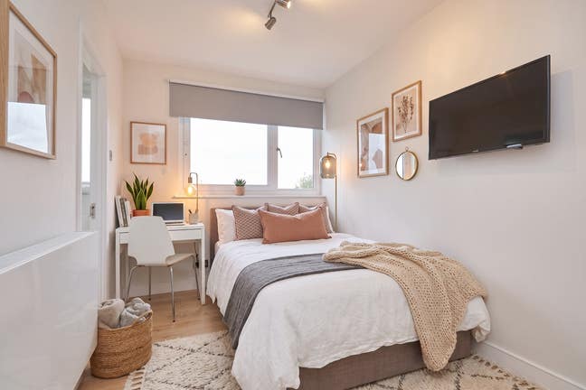 Bright Ensuite Room – All Bills Incl Main Photo