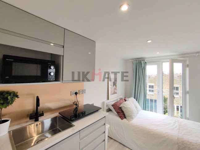 Comfort and Convenience at Your Doorstep in Kingst Main Photo