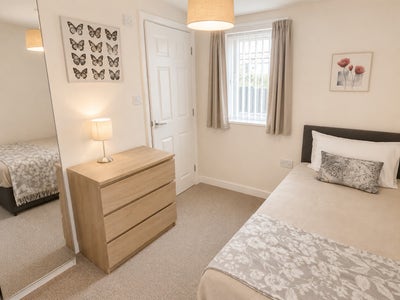 En-Suite Rooms Wheatley - Near Hospital! Main Photo