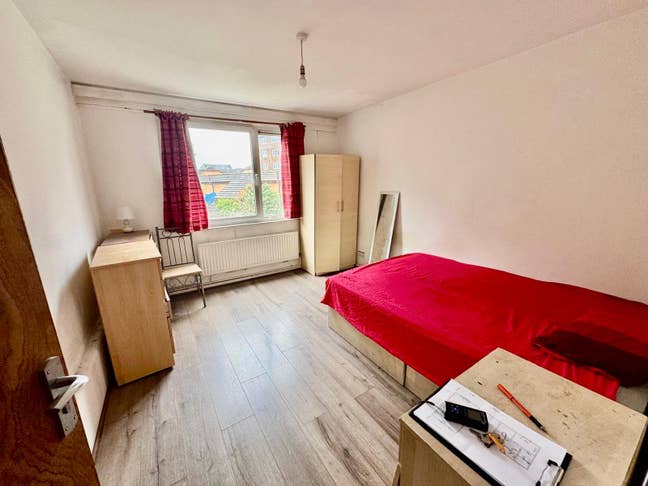 Spacious Double Room to Let – Old Ford Road, E3 5J Main Photo