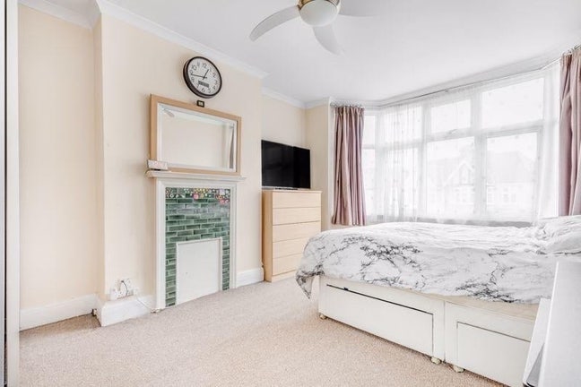 One Double and one single room in Wallington now. Main Photo