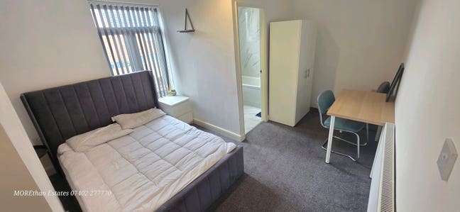 En suit rooms, BILLS INC, m27, near transport,shop Main Photo