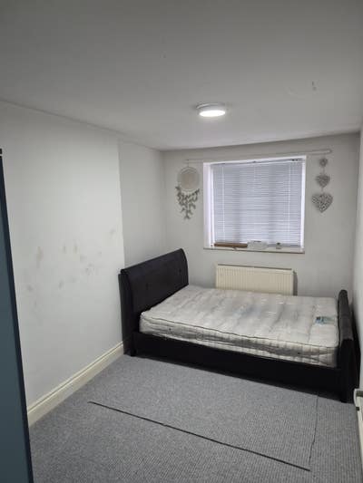 2 Rooms to rent close to station  Main Photo