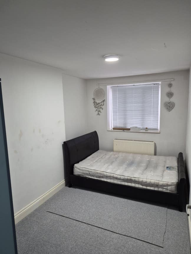 2 Rooms to rent close to station  Main Photo