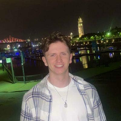 Professional Male seeks a single or double room Main Photo