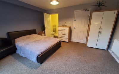 A Room with Direct Access to your Own Green Escape Main Photo