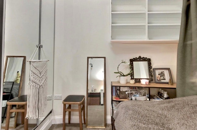 Modern single room  - Manor Park, E12  Main Photo