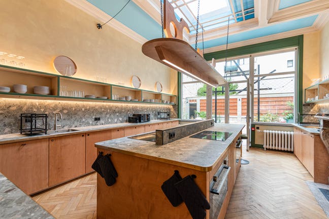 Furnished studios available  – Clapham Common Main Photo
