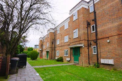Spacious 2 Bed flat in Turnpike Lane, London N15 Main Photo