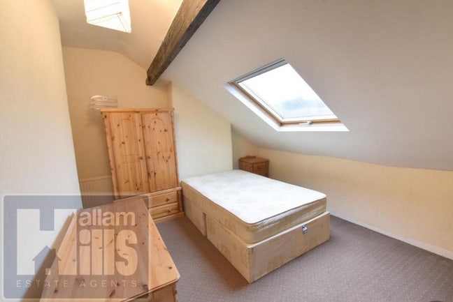 Double Room, &pound;325pcm, 4 Bed flat on Fulwood Road Main Photo
