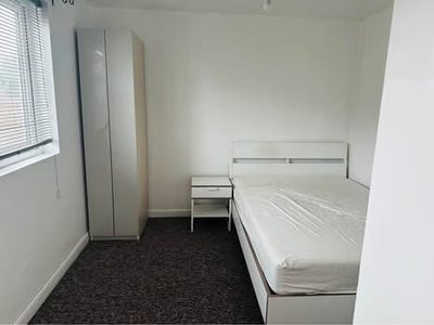 1 double bedroom with own kitchen and bathroom  Main Photo