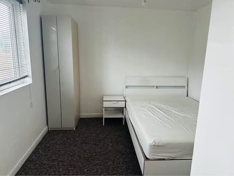 1 double bedroom with own kitchen and bathroom  Main Photo