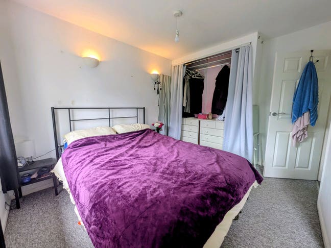 Large bedroom available in 2 bed flat Main Photo