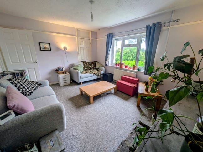 Large room, 2 bed flat, close to Ring Road!  Main Photo