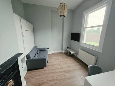 Luxury Furnished Double Room | Town Centre Main Photo
