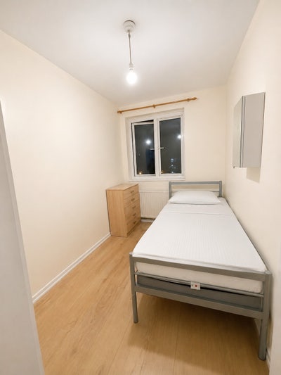 Nice Room in Whitechapel/Stepmey Green Area Main Photo