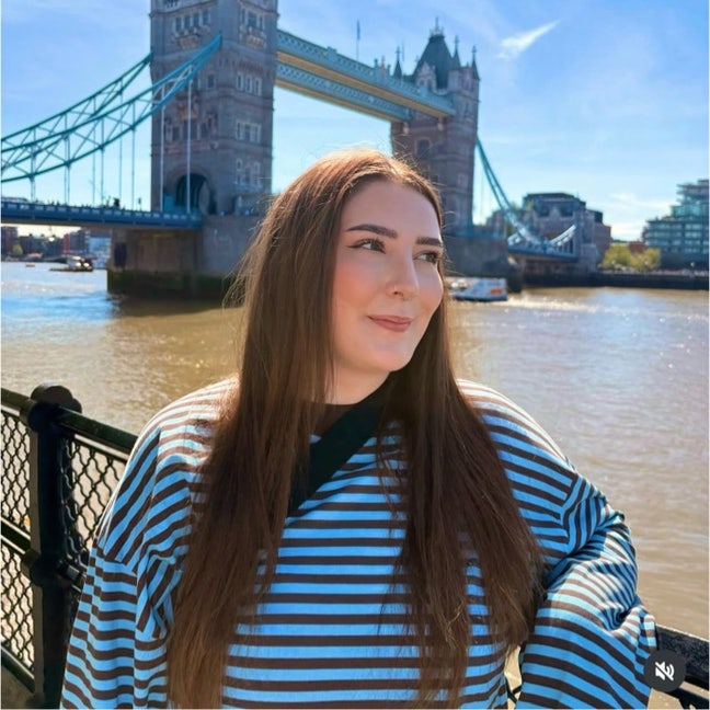 Professional Female seeks a single or double room Main Photo