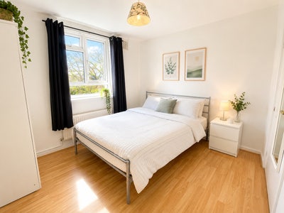 Bright Double  Room in Swiss Cottage  Main Photo