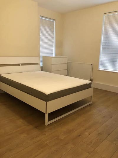 Double Room Available in Stockwell Main Photo