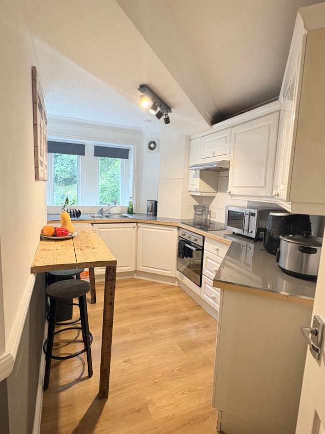 Lovely small double room available town centre  Main Photo