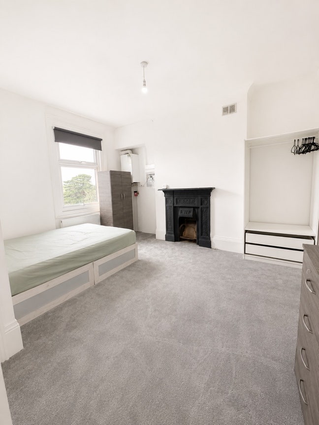 Nice Room with Private Shower in Greenwich Area Main Photo