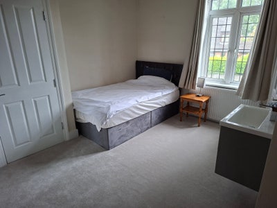 Double room with ensuite for single occupancy  Main Photo