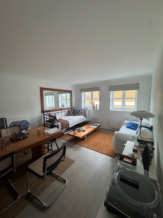 Brick Lane room available from mid june - Jan 27 Main Photo