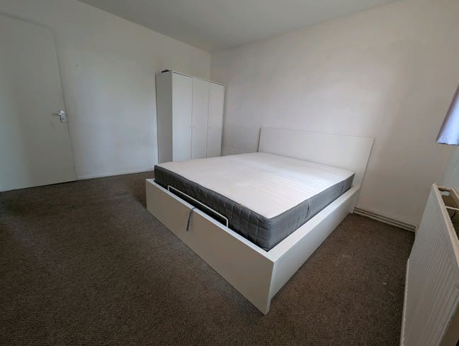 Large double room in Brixton  Main Photo