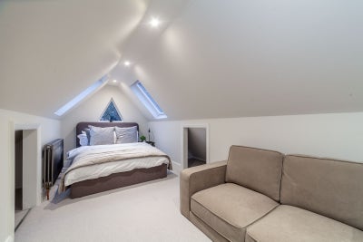 Stunning Rm &pound;1200 Inc bills, wifi, housekeeper Main Photo