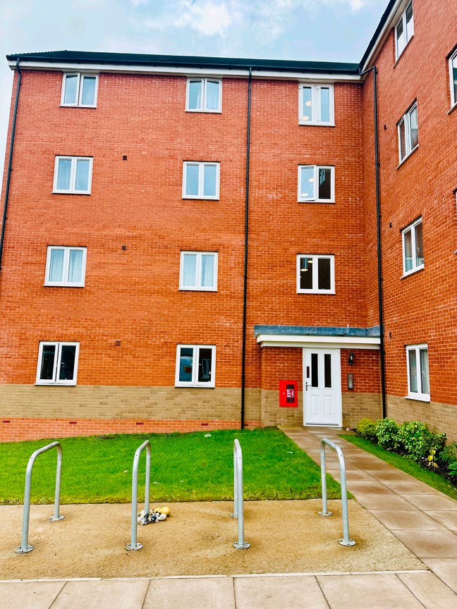 Spacious room accomodation available 🏠 Main Photo
