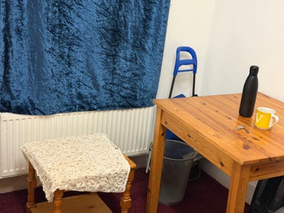 Good sized, room in a peaceful location Main Photo