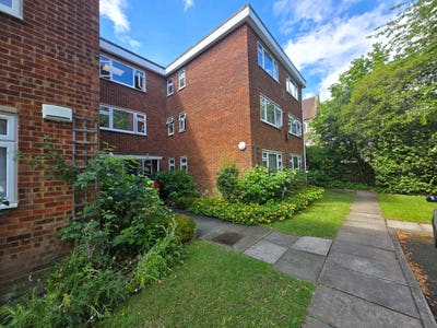 Newly refurbished one-bedroom flat  Main Photo