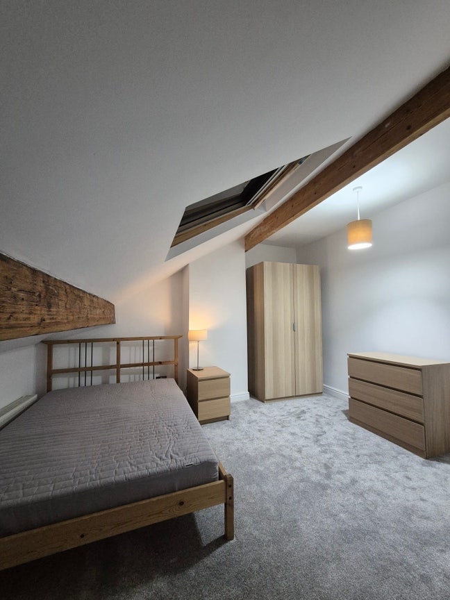Large new beautiful double close to City Centre Main Photo