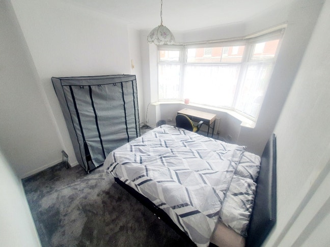 Freshly Refurbished Single Bedroom Main Photo