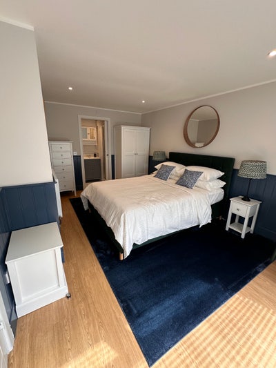 Designer large en-double room, 5 min walk to town  Main Photo
