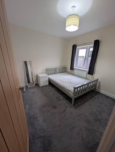 Double room available - Camborne Main Photo