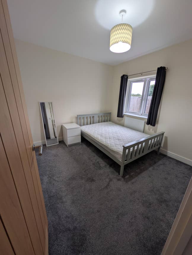 Double room available - Camborne Main Photo