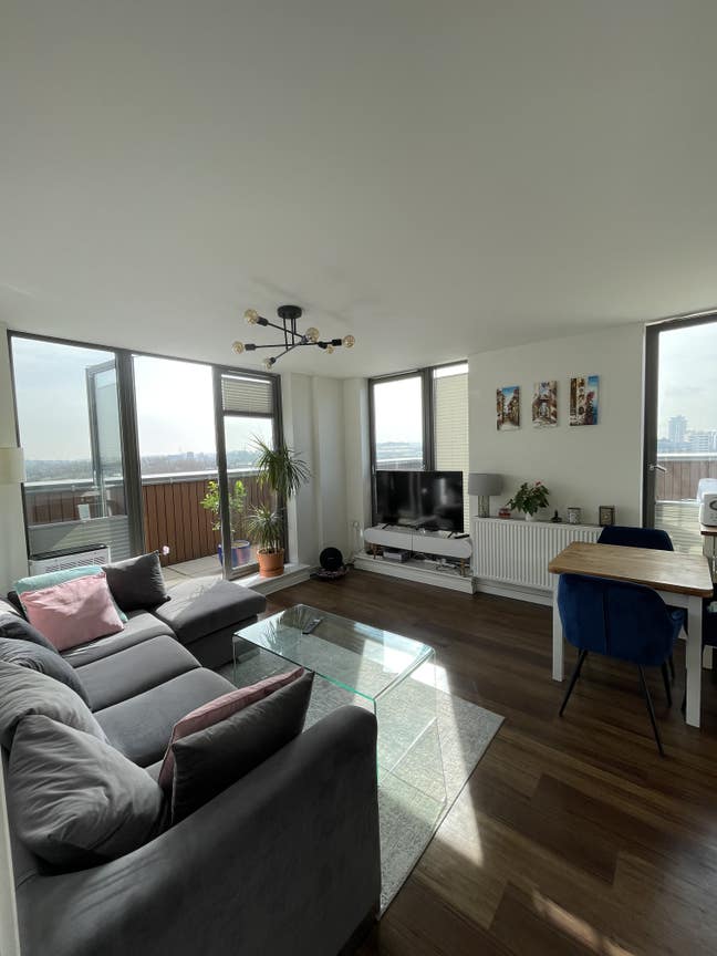 Large en-suite bedroom in flat with large terrace Main Photo