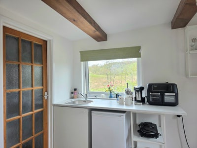 Double Room with loo, shower, own entrance Main Photo