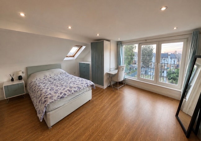 *Stunning Large En Suite Room* Available in SW16* Main Photo