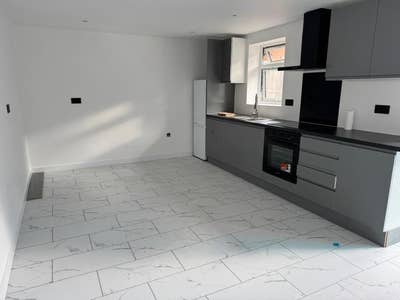 Modern Studio Flat for Rent at Pinner View, HA1 Main Photo