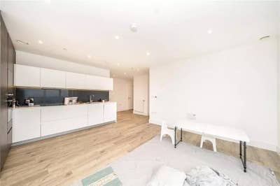 Kidbrooke village apartment  Main Photo