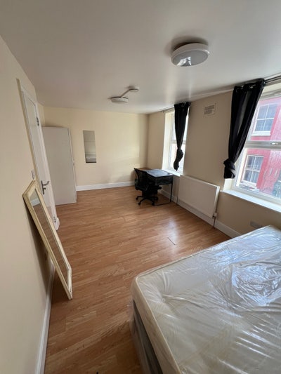 BIG Double room near Liverpool Street/Brick Lane Main Photo