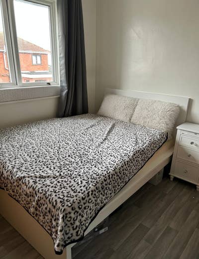 Double room in friendly house share Main Photo
