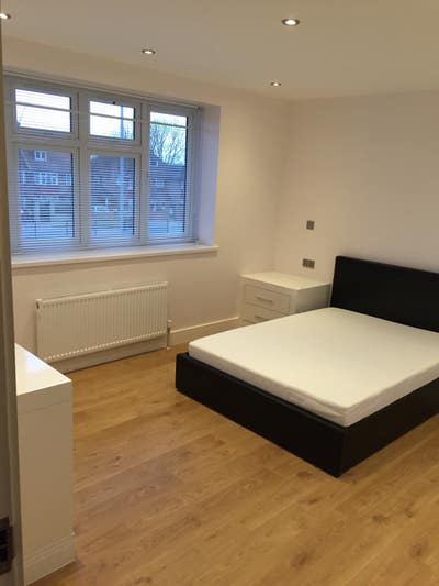 Double room in a new flat in Golders Green Main Photo