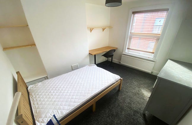 ✨ Newly Refurbished! Double Room Student Main Photo
