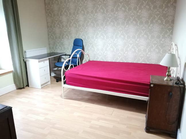 DBLE ROOM in 3BR House-share with one other person Main Photo