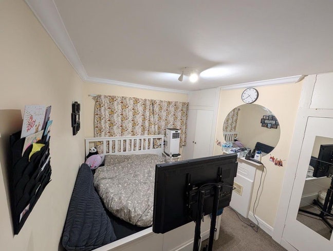 Double Room Available in Friendly House Share Main Photo