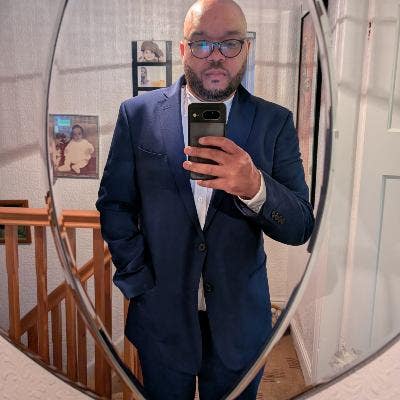 I'm a working professional looking to buddy u... Main Photo